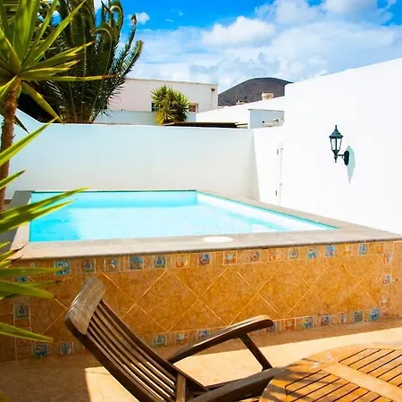 Дом отдыха Guimes Pool House