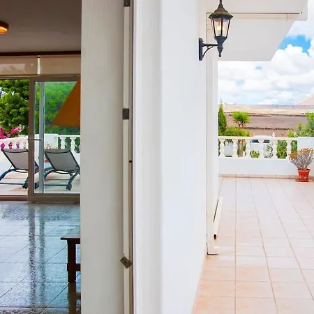 Guimes Pool House Дом отдыха *