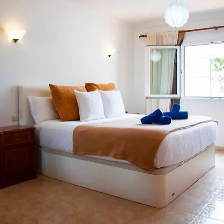 Guimes Pool House Дом отдыха