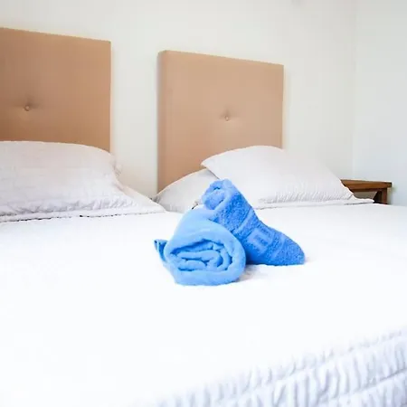 Prázdninový dům Guimes Pool House *