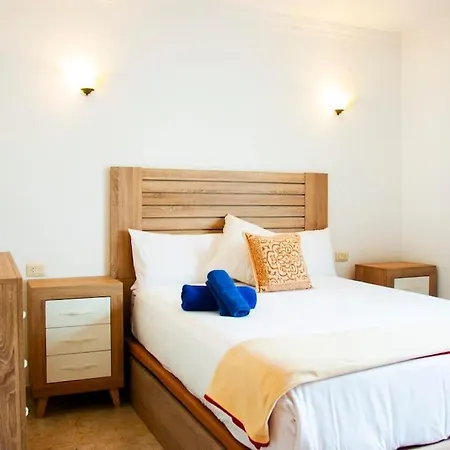 Prázdninový dům Guimes Pool House *