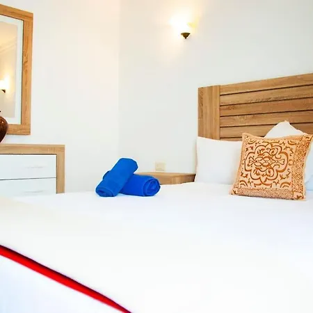 Guimes Pool House Güime