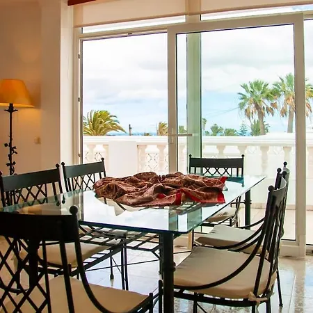 Guimes Pool House Güime
